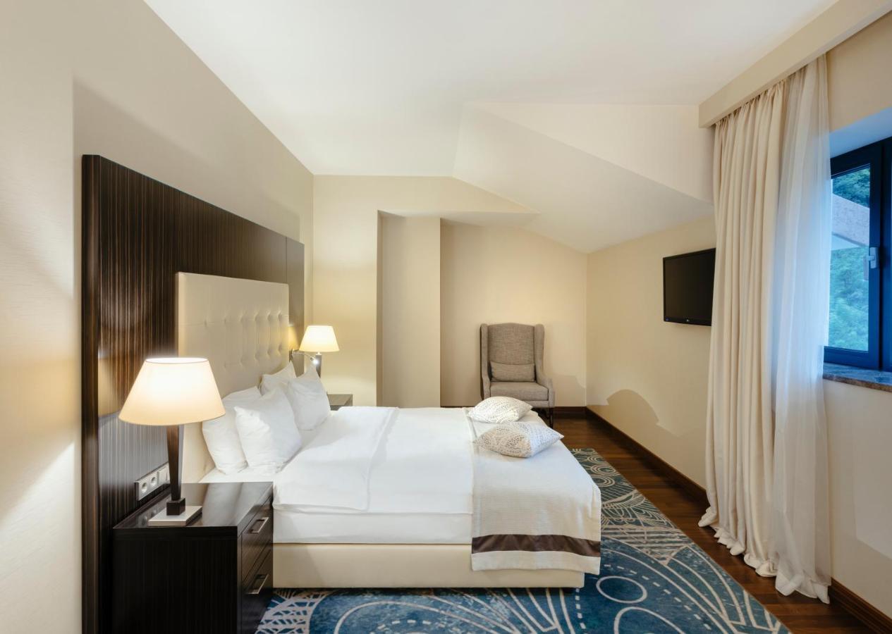 Crowne Plaza - Borjomi By Ihg Hotel Exterior photo A bedroom at the hotel
