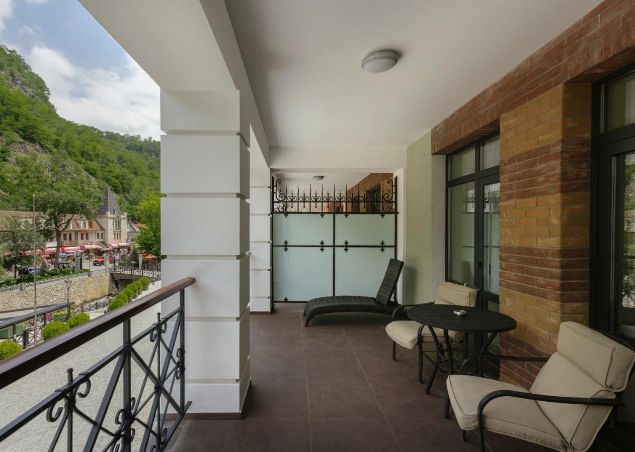 Crowne Plaza - Borjomi By Ihg Hotel Exterior photo A balcony