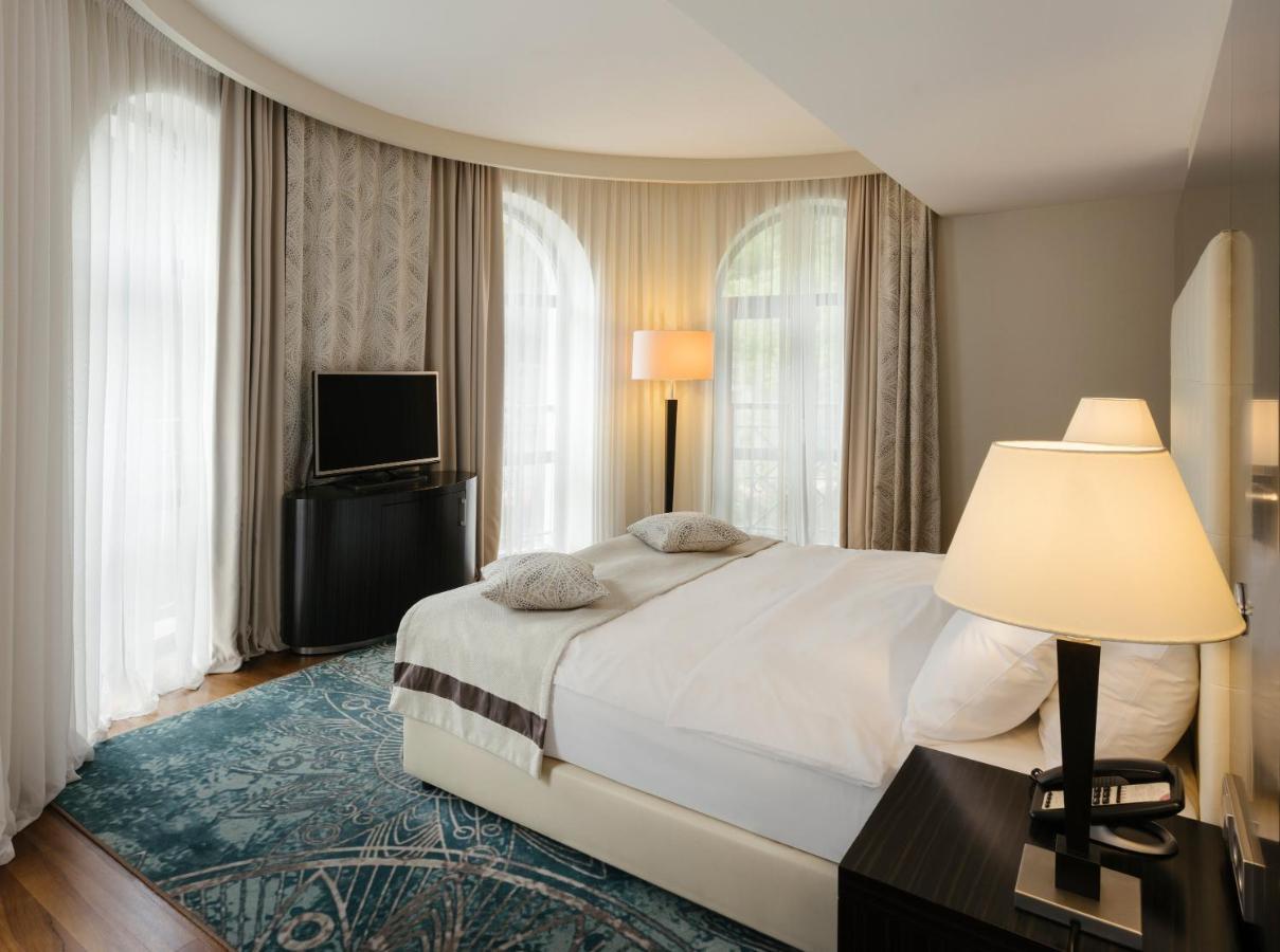 Crowne Plaza - Borjomi By Ihg Hotel Exterior photo A bedroom at the hotel